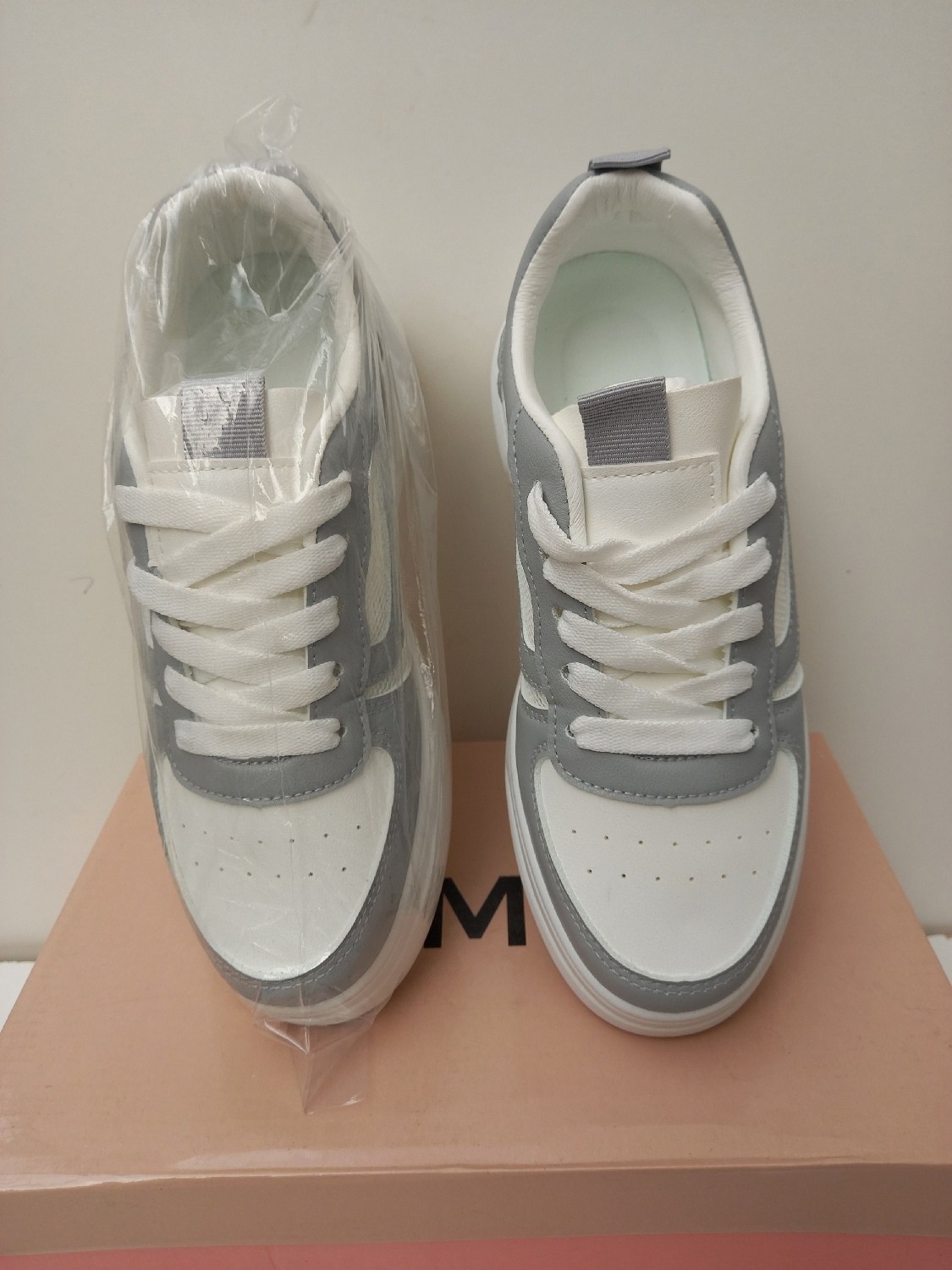 ,женские кроссовки,повседневные кроссовки,кроссовки модные,кроссовки спортивная