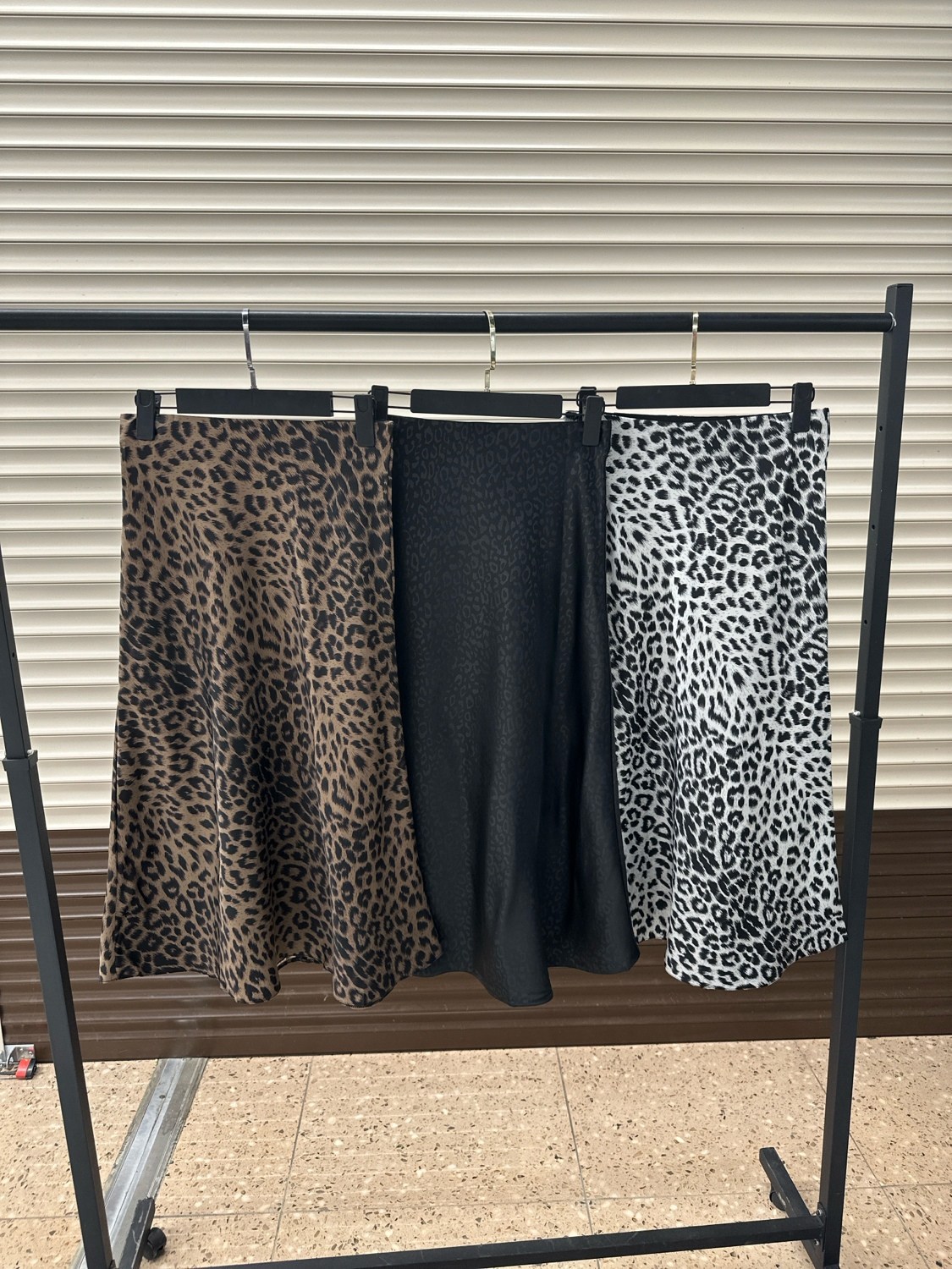 атласная юбка,юбка,юбка миди,атласная юбка миди,черная атласная юбка