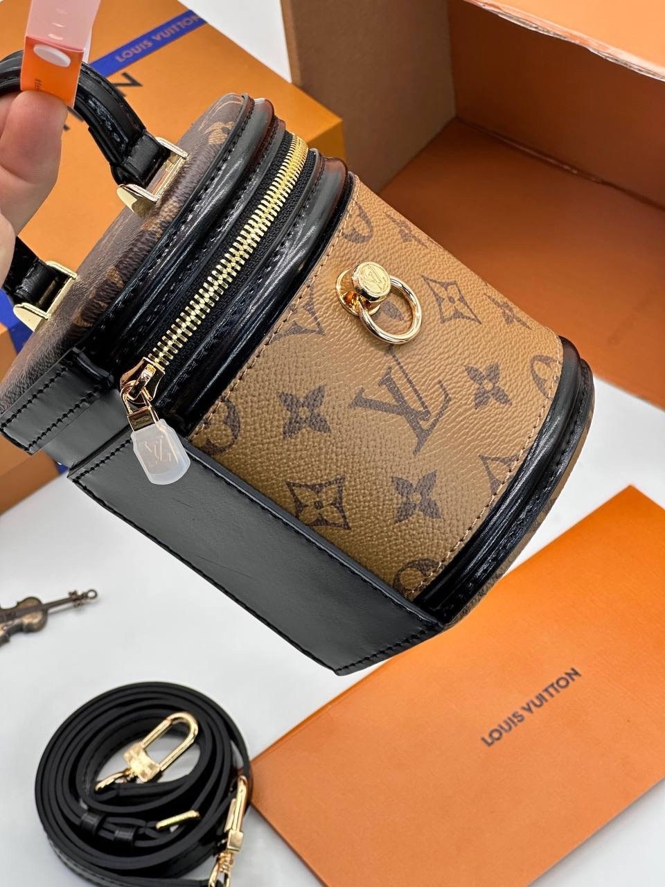 louis vuitton сумка на плечо,сумкa louis vuitton,сумка louis vuitton cannes,сумка louis vuitton круглая,сумка ведро луи виттон