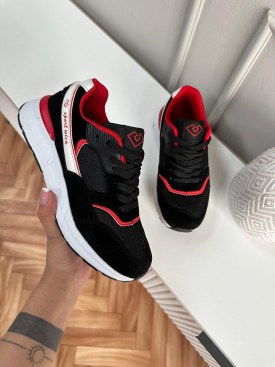 Кроссовки