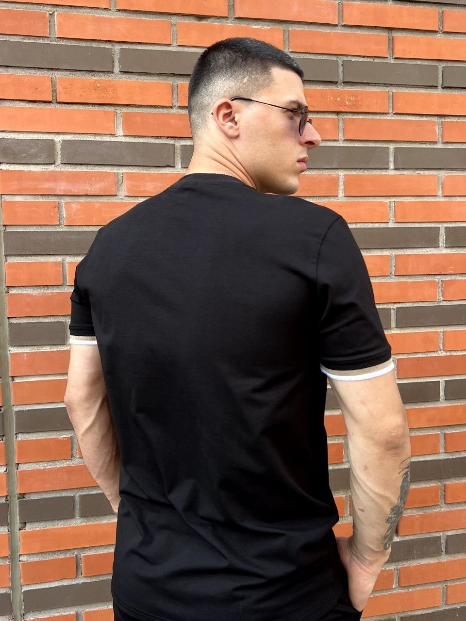 мужчина,стильная мужская футболка,футболка оверсайз,футболка мужская,белая футболка оверсайз