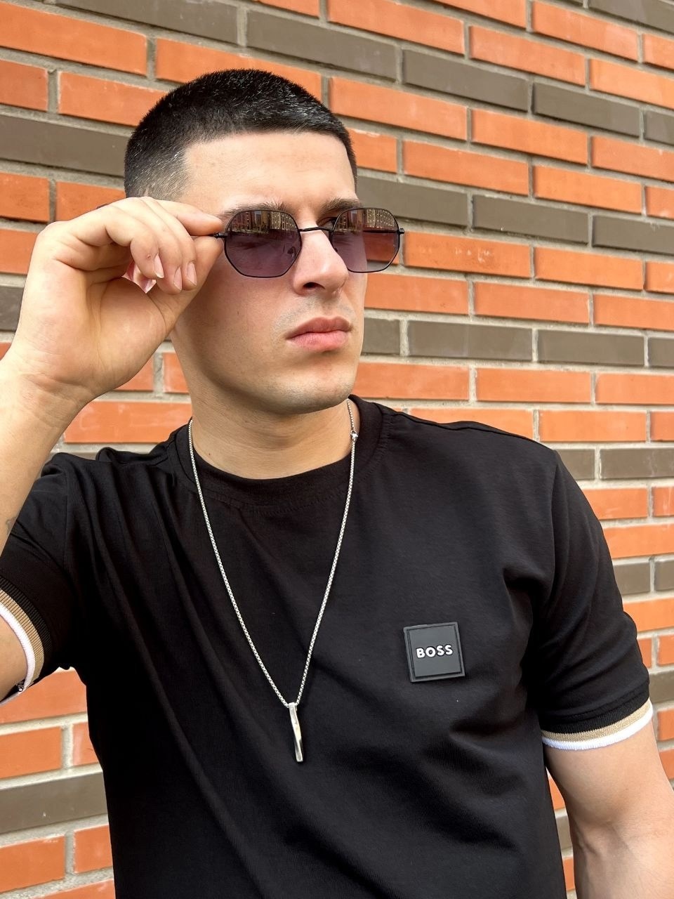 мужчина,стильная мужская футболка,футболка оверсайз,футболка мужская,белая футболка оверсайз