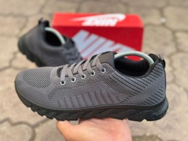 Кроссовки