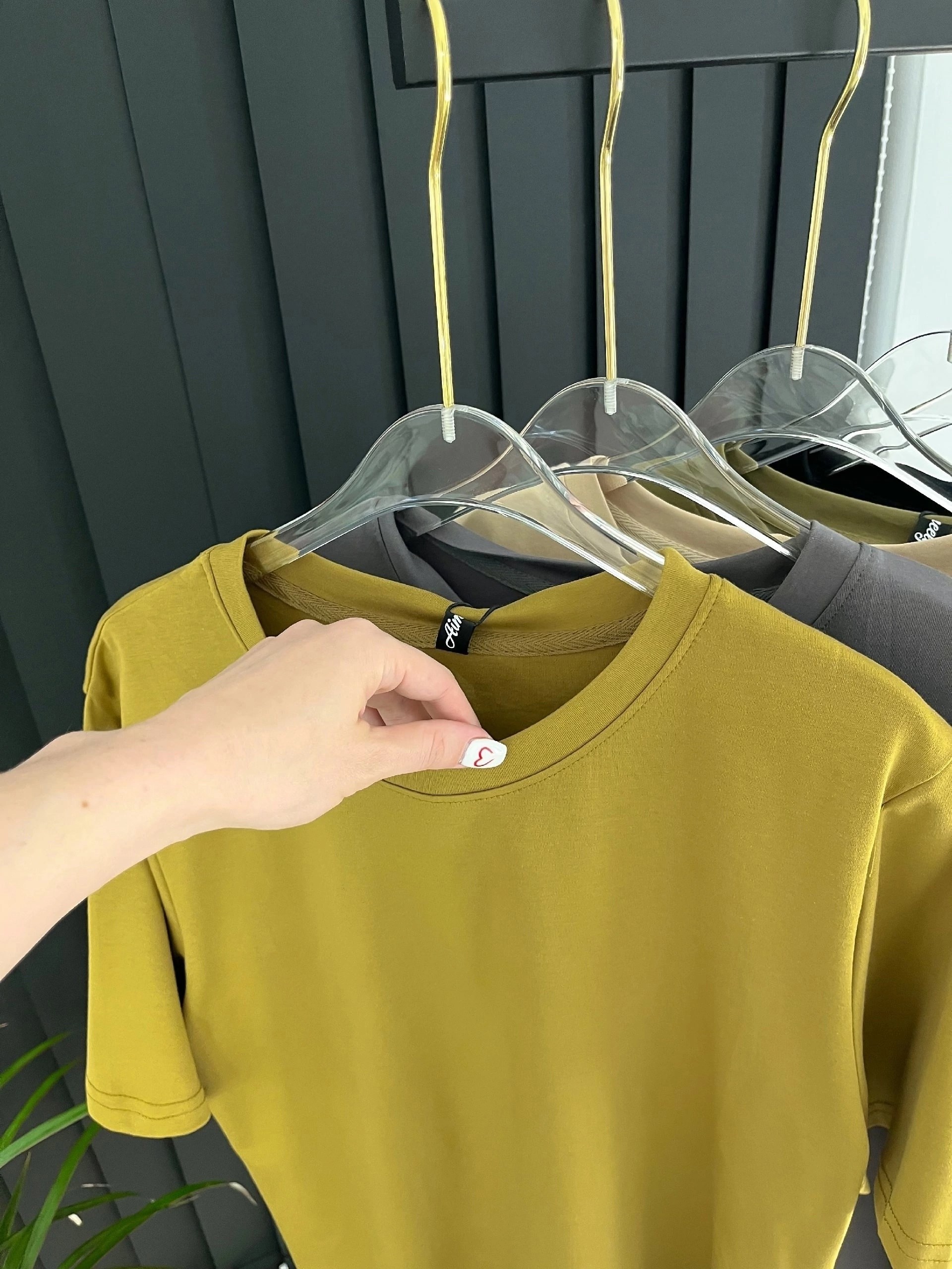 женская футболка,футболка с цепочками,футболка хлопковая с цепочкой,футболка из мягкого