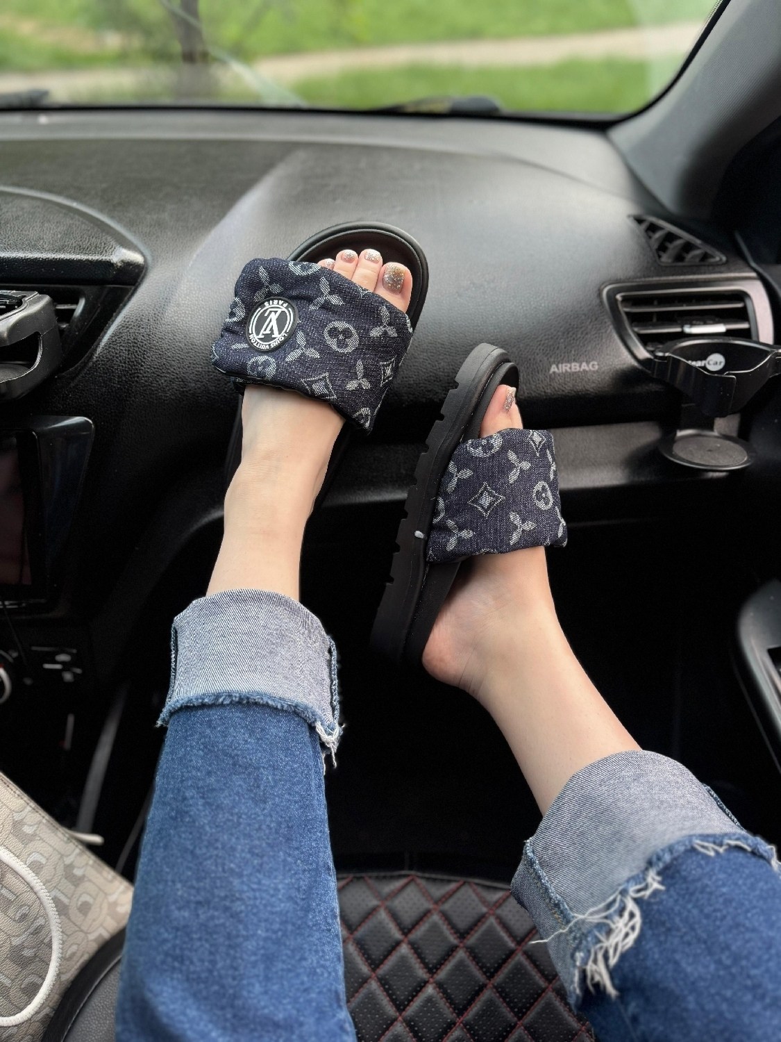 шлепанцы louis vuitton,шлепки луи витон мужские,луи витон новая коллекция шлепки,шлепанцы луи виттон,шлепки луи витон женские