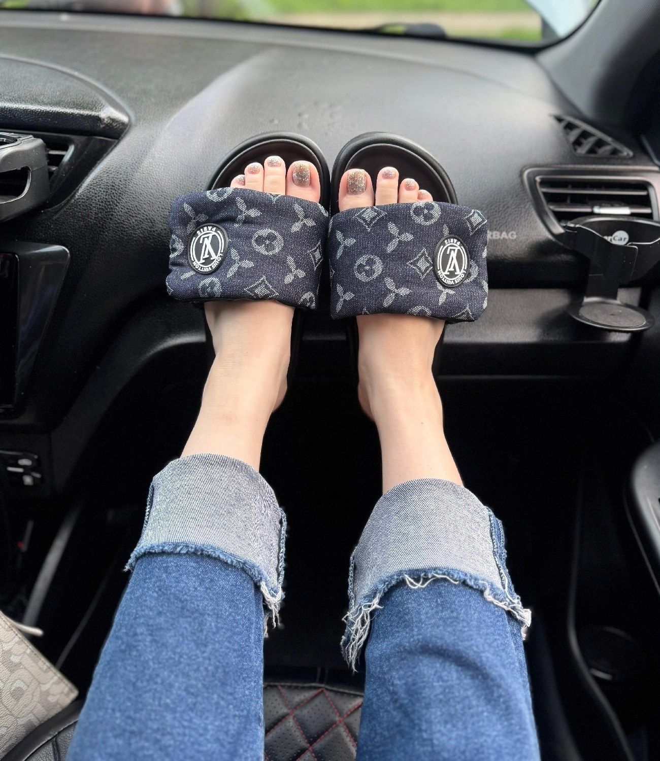 шлепанцы louis vuitton,шлепки луи витон мужские,луи витон новая коллекция шлепки,шлепанцы луи виттон,шлепки луи витон женские