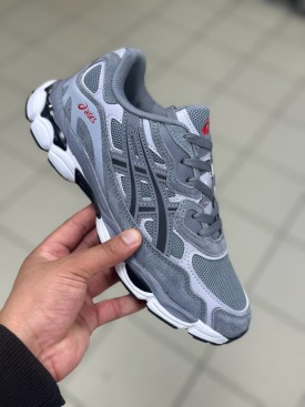 Кроссовки