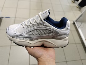 Кроссовки