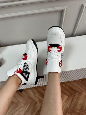 Кроссовки
