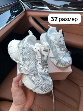 Кроссовки