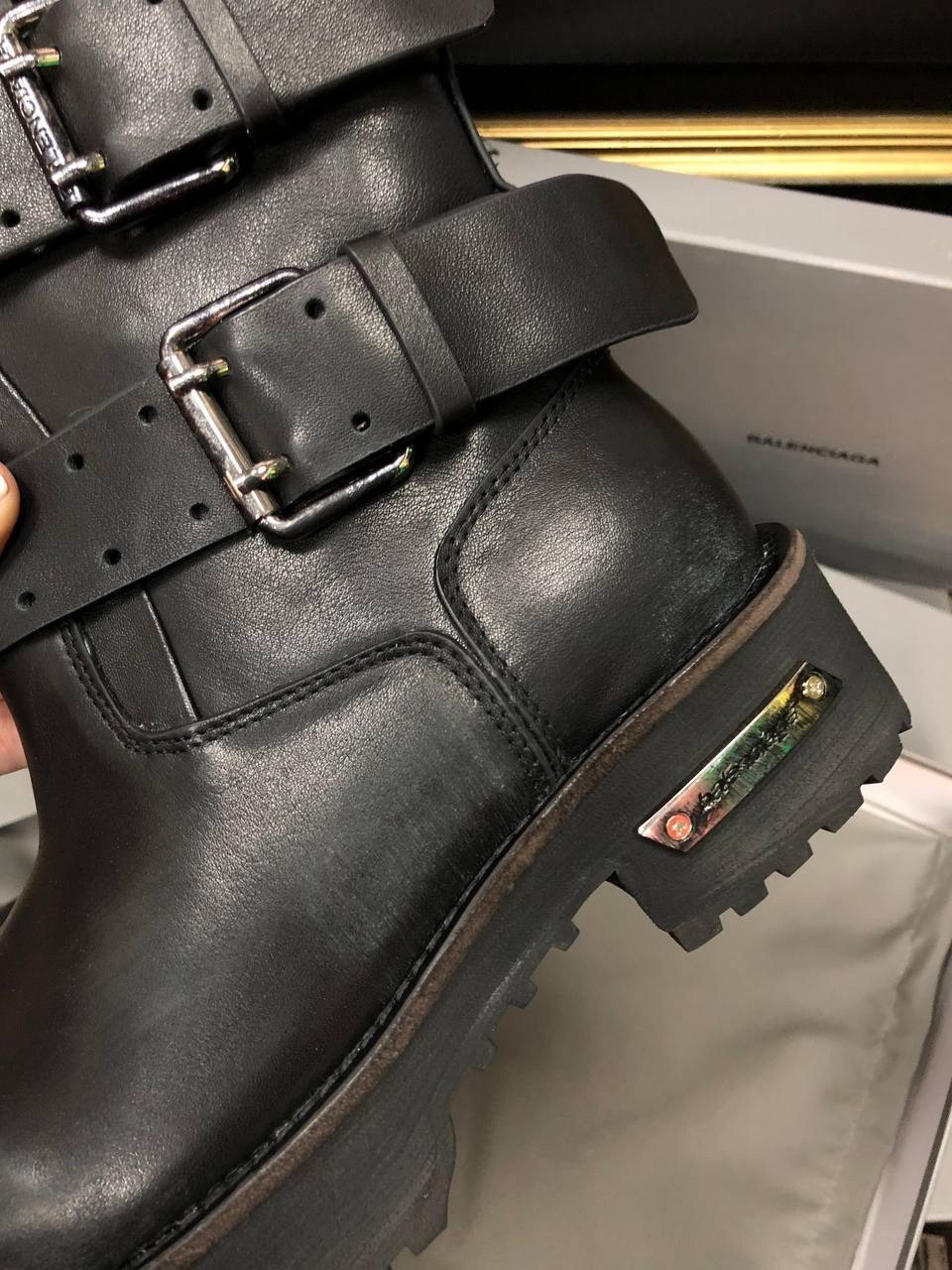 ,кожаные ботинки,ботинки большие,высокие ботинки,женская