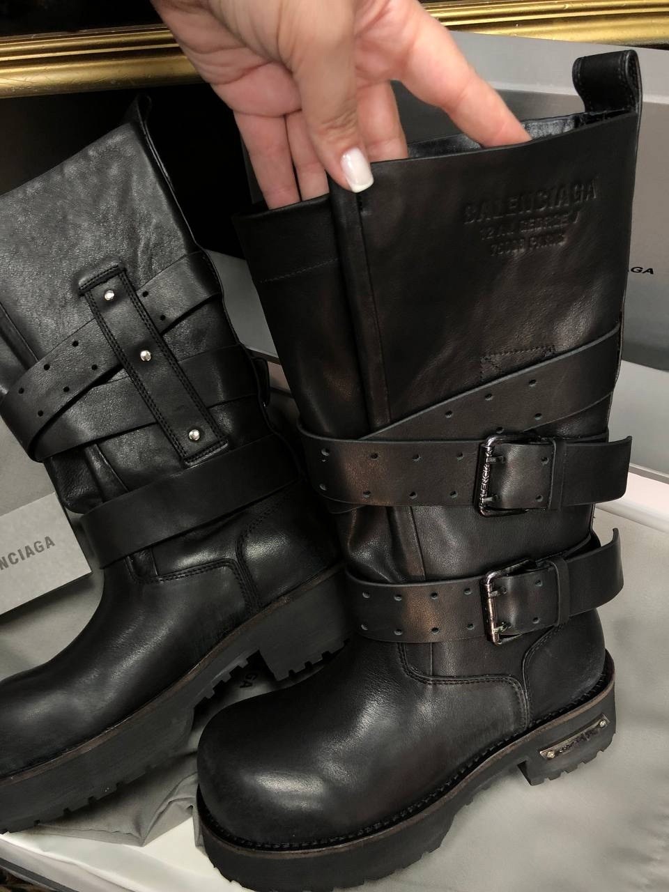 ,кожаные ботинки,ботинки большие,высокие ботинки,женская