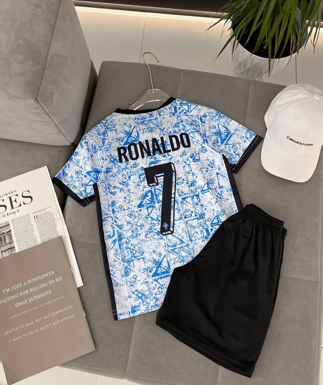 футбольная форма португалия роналду,футбольная форма роналдо португалия,футбольная форма португалия роналду с гетрами,футбольная форма роналду,форма роналду португалия