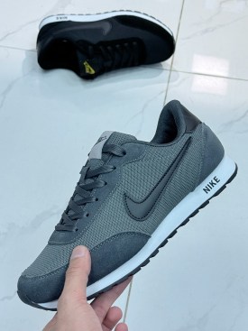 Кроссовки