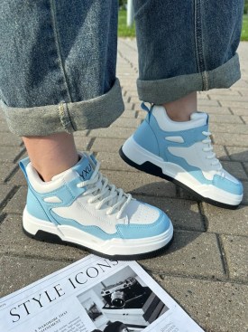 Кроссовки