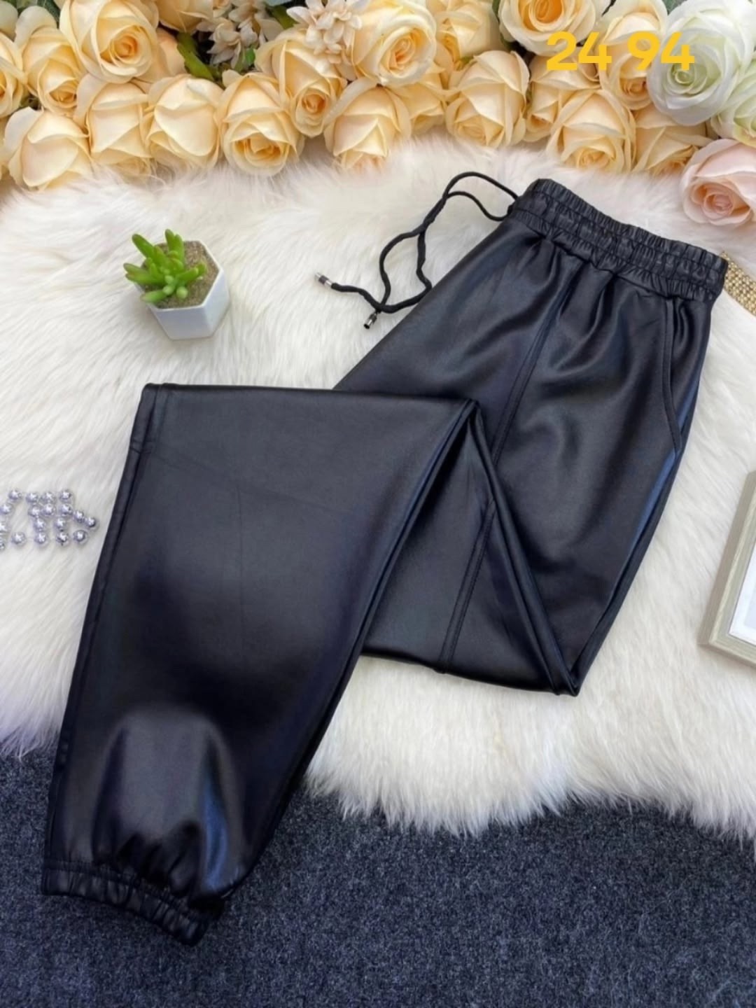 кожаные штаны,штаны кожаные женские,женские брюки из экокожи,удобные брюки,кожаные брюки женские