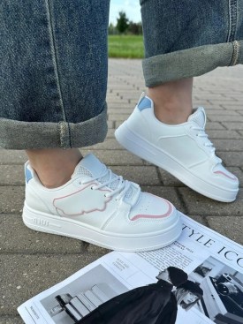 Кроссовки