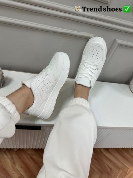 Кроссовки
