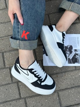 Кроссовки