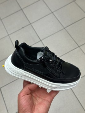 Кроссовки