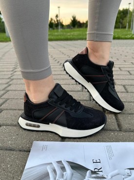 Кроссовки
