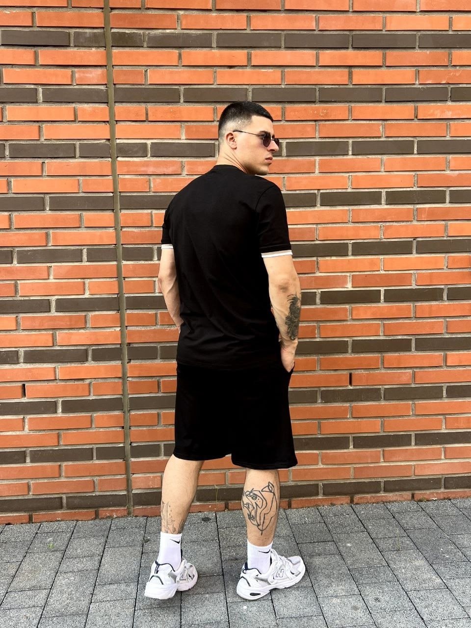 мужчина,стильная мужская футболка,футболка оверсайз,футболка мужская,белая футболка оверсайз