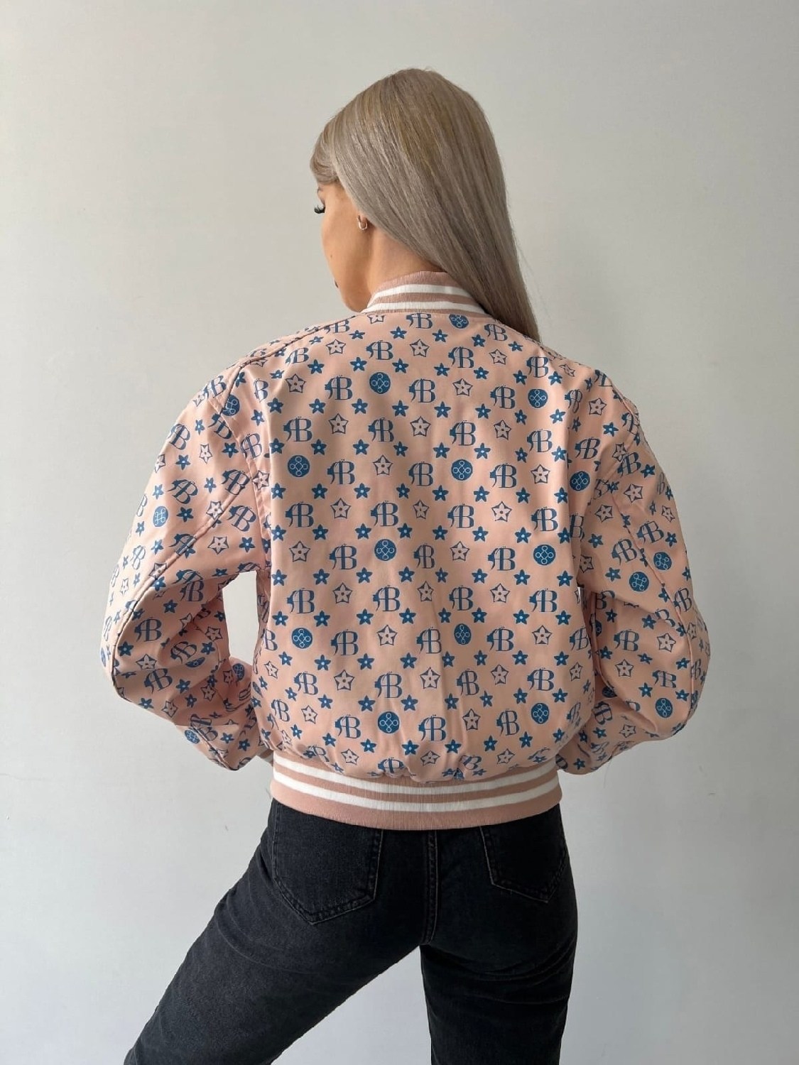 женская куртка бомбер,куртка бомбер на весну,куртка бомбер,кожаная куртка бомбер женская,кожаная куртка бомбер