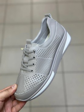Кроссовки