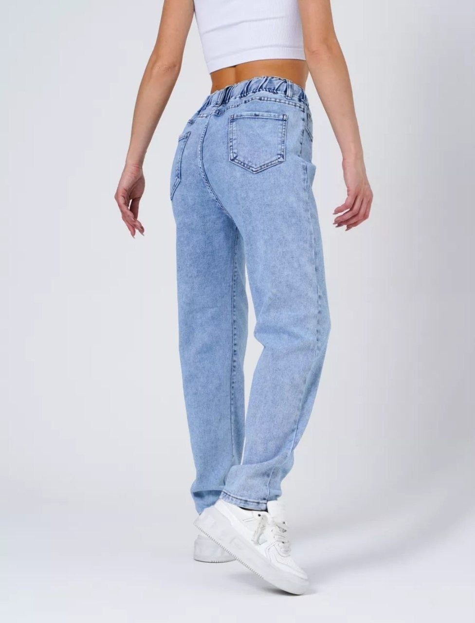 джинсы мом бананы голубые с высокой посадкой,джинсы светлые,голубые джинсы,джинсы мом женские,женские джинсы