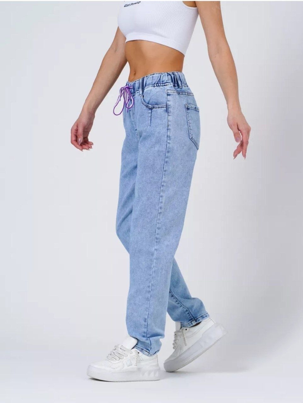 джинсы мом бананы голубые с высокой посадкой,джинсы светлые,голубые джинсы,джинсы мом женские,женские джинсы