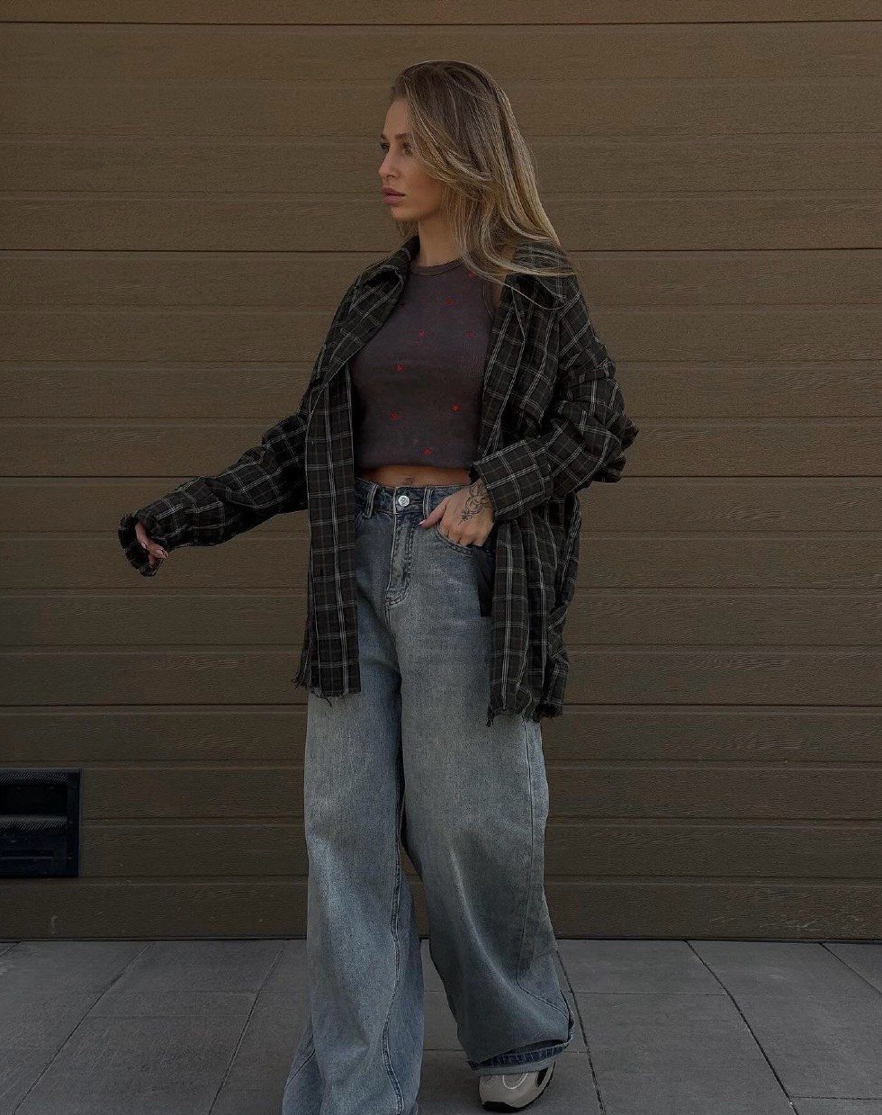 обувь,джинсы брюки,кроссовки женскиe,массивные кроссовки,широкие джинсы