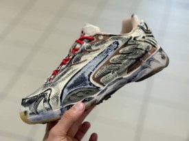 Кроссовки