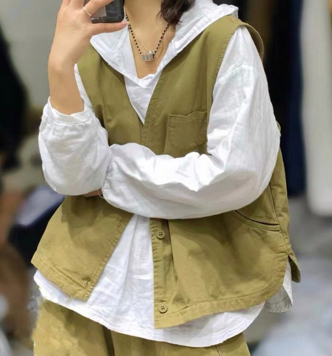 женский свободный жилет,бежевый жилет,женские жилеты,жилет с накладными карманами