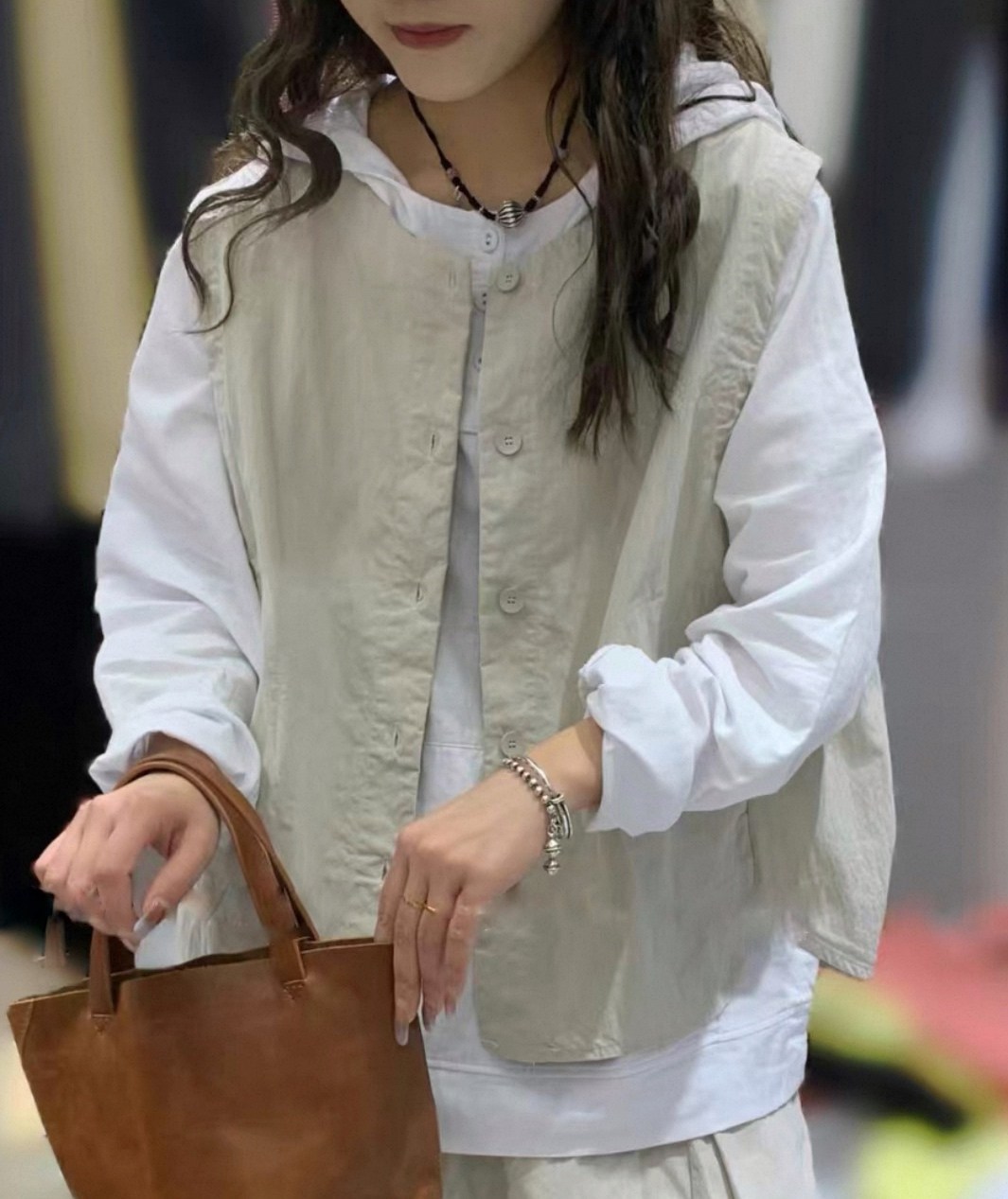 женский свободный жилет,бежевый жилет,женские жилеты,жилет с накладными карманами