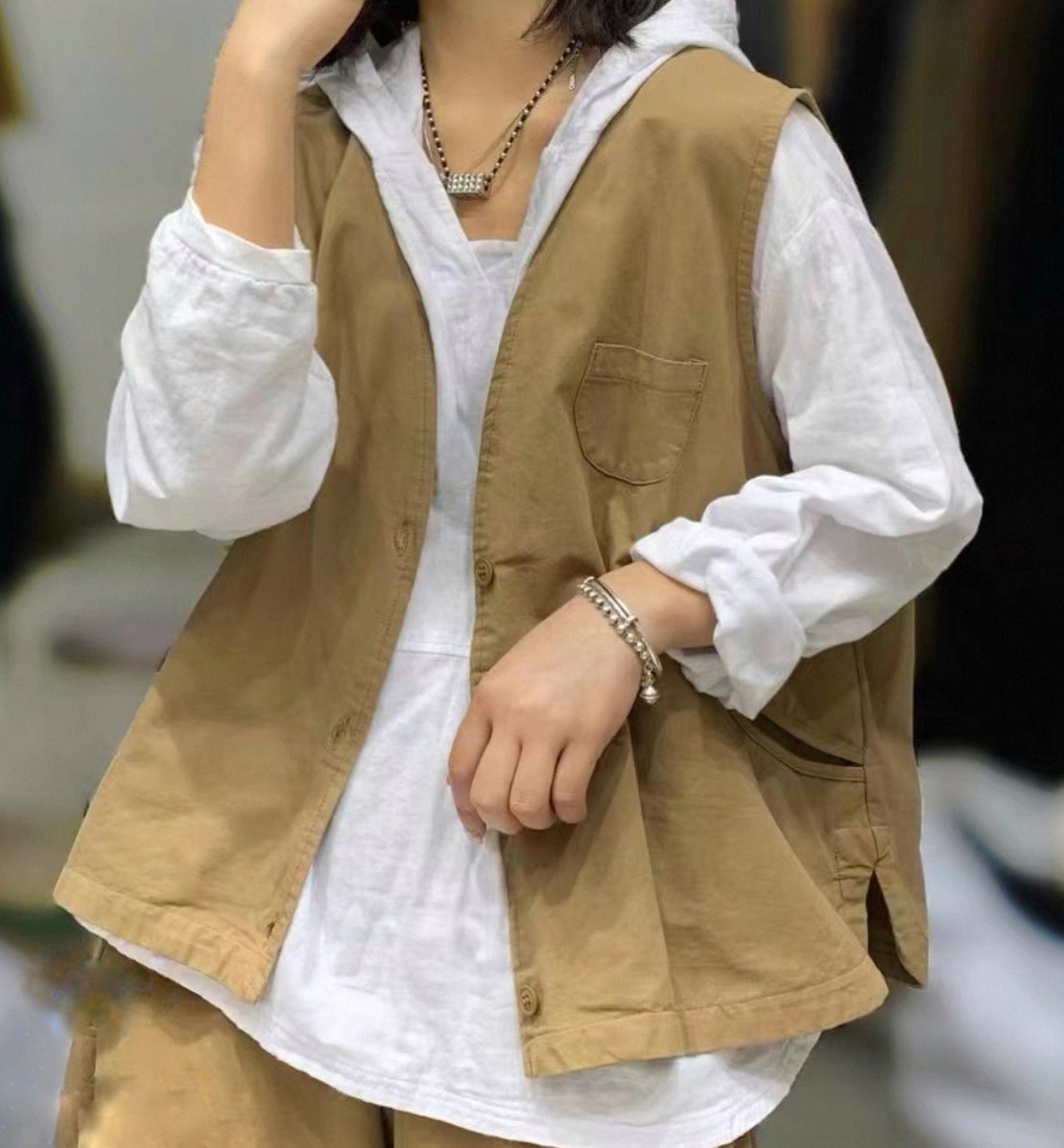 женский свободный жилет,бежевый жилет,женские жилеты,жилет с накладными карманами