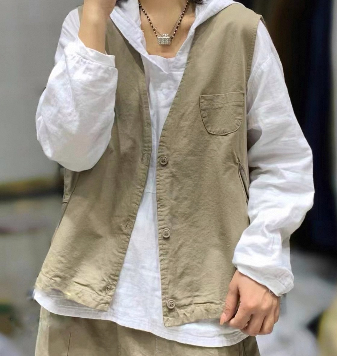 женский свободный жилет,бежевый жилет,женские жилеты,жилет с накладными карманами