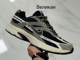 Кроссовки