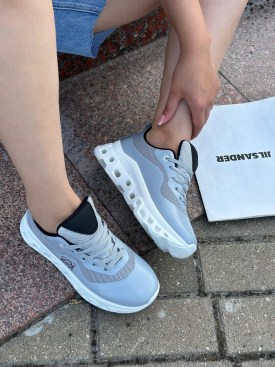 Кроссовки