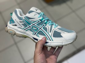Кроссовки