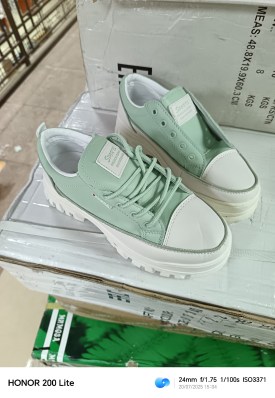 Кроссовки