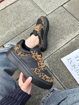 Кроссовки