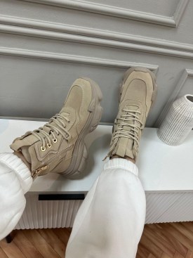 Кроссовки