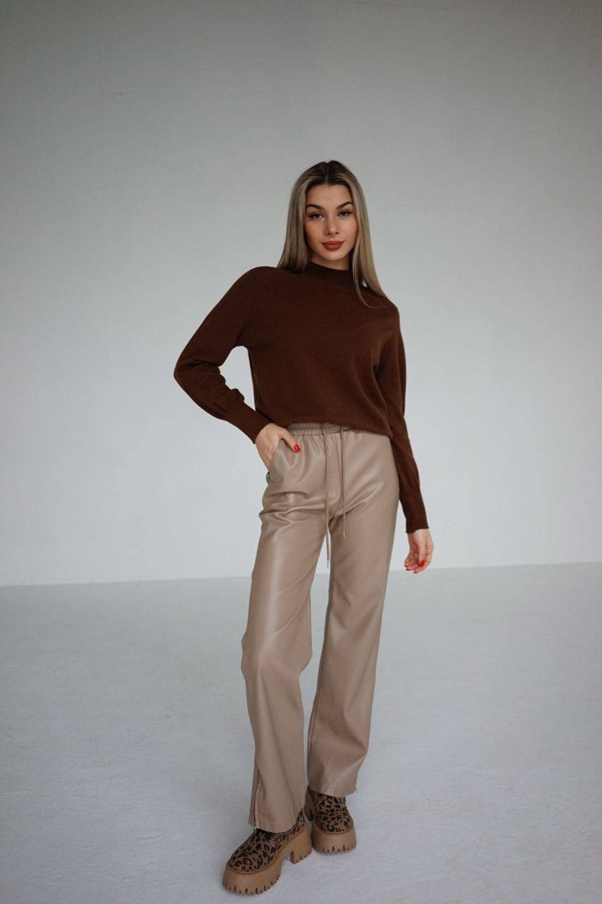 брюки из экокожи классические,брюки из экокожи хаки,прямые брюки из экокожи,модные брюки,брюки из эко кожи