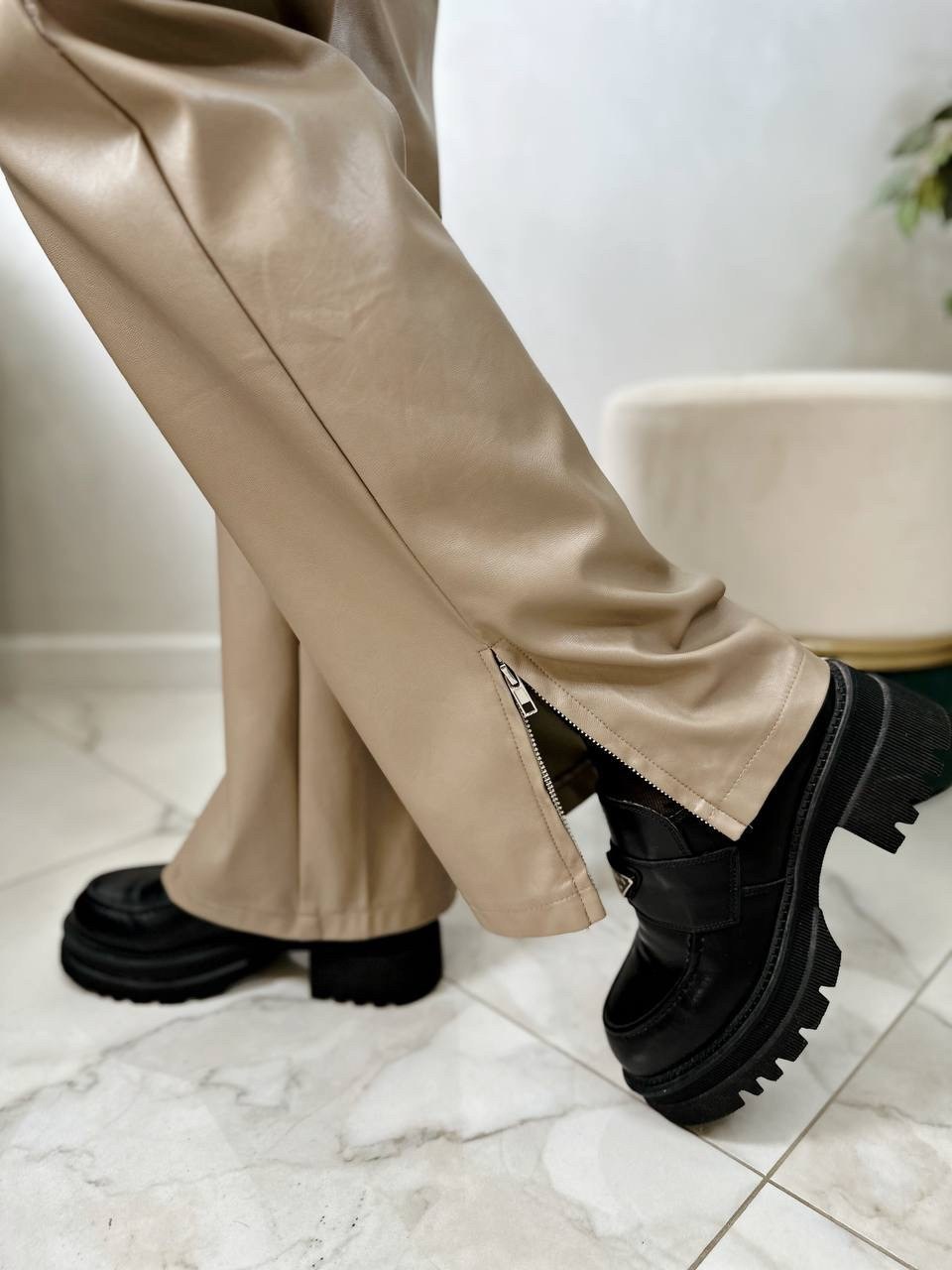 брюки из экокожи классические,брюки из экокожи хаки,прямые брюки из экокожи,модные брюки,брюки из эко кожи