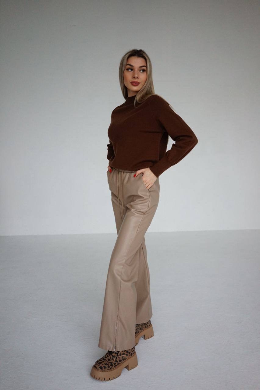 брюки из экокожи классические,брюки из экокожи хаки,прямые брюки из экокожи,модные брюки,брюки из эко кожи