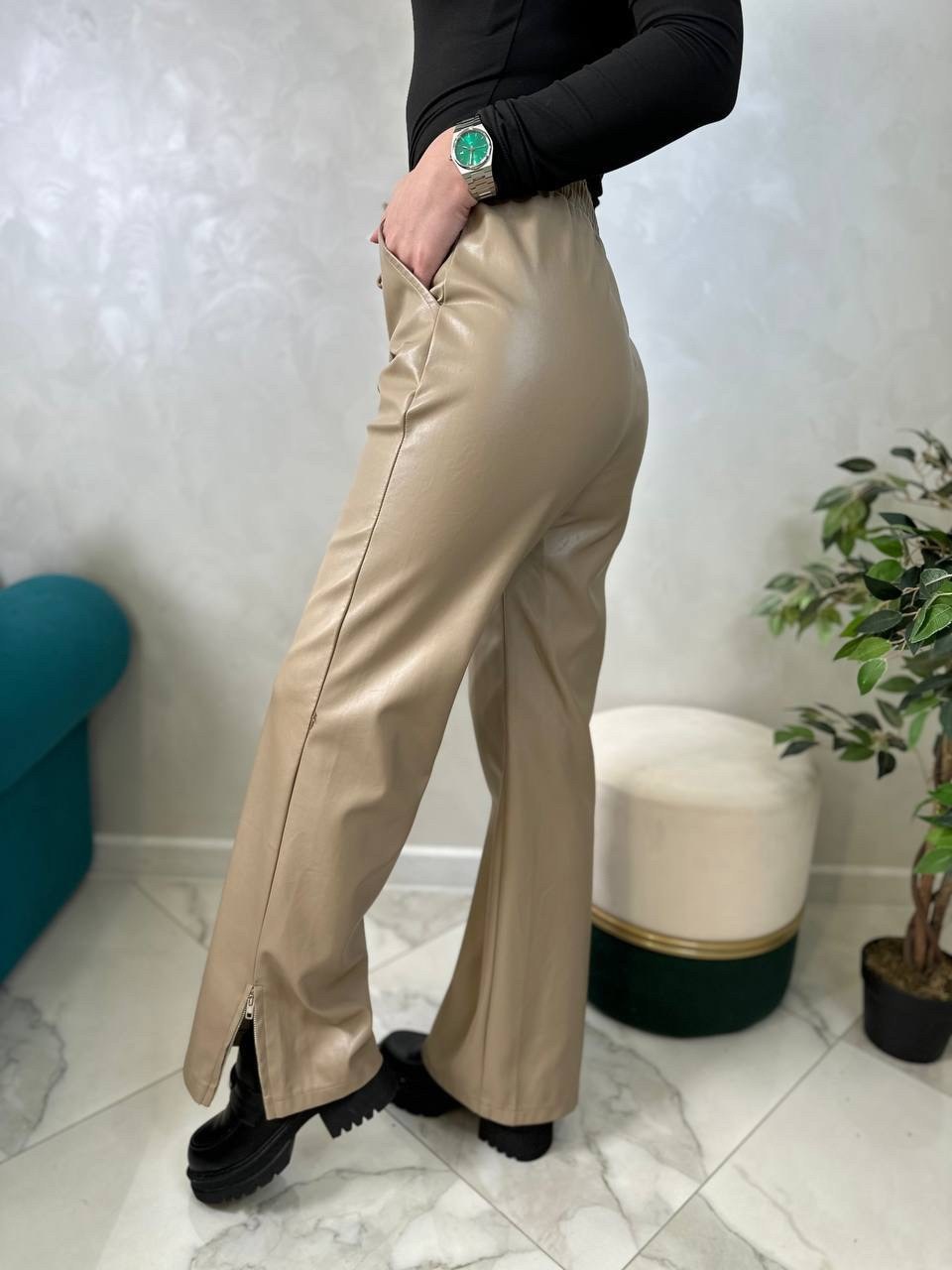 брюки из экокожи классические,брюки из экокожи хаки,прямые брюки из экокожи,модные брюки,брюки из эко кожи