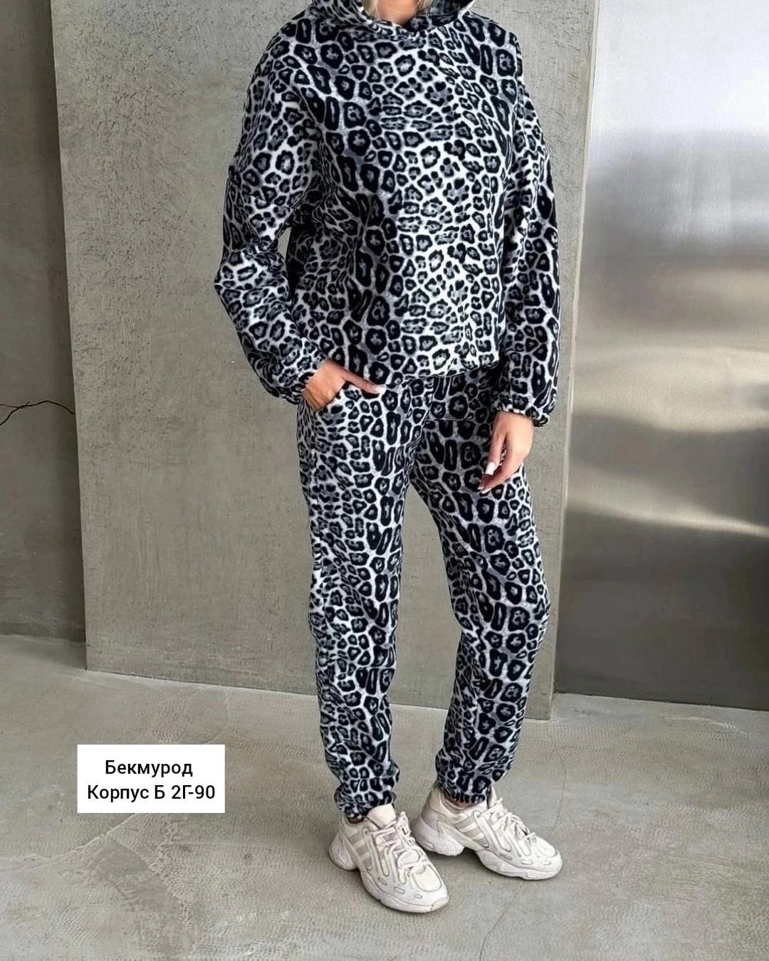леопардовые костюмы,женский костюм на флисе,костюм женский леопард,флисовые костюмы,костюм с принтом