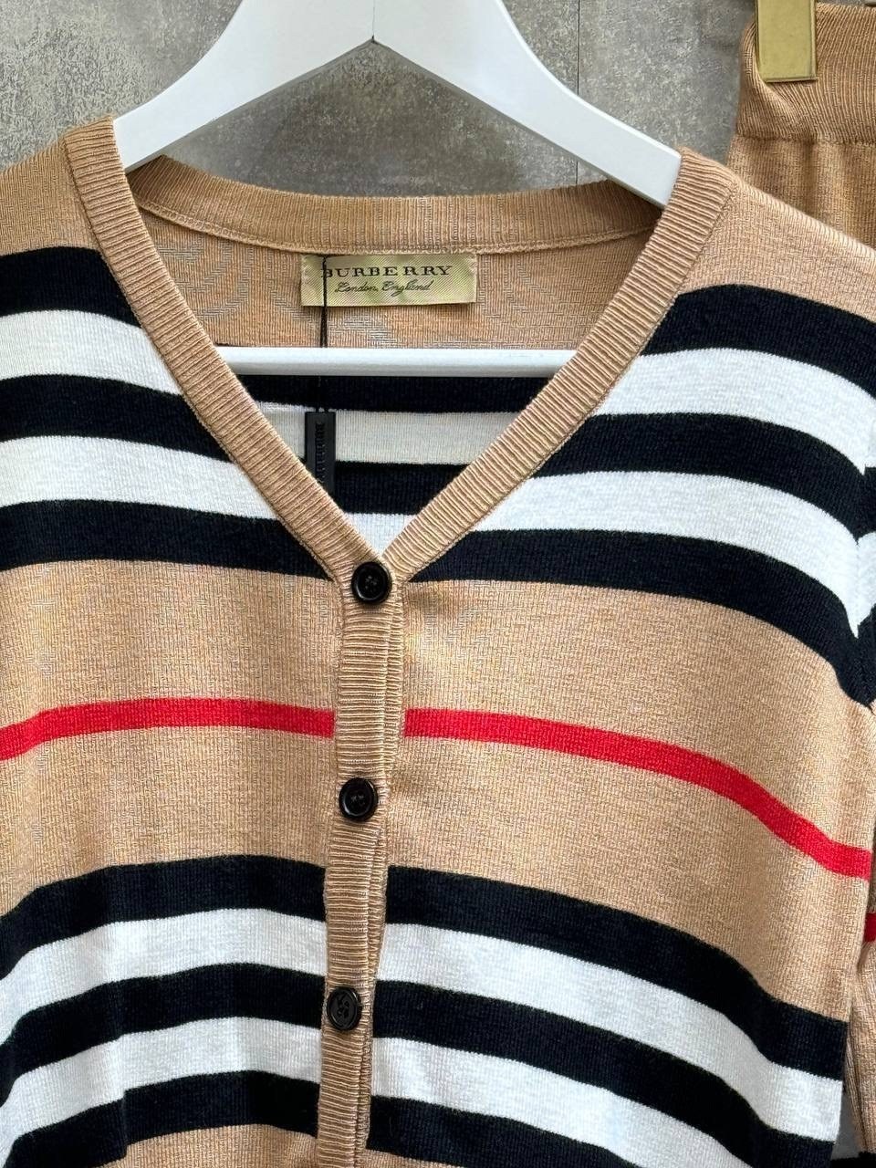 кардиган барбери,кардиган барбери женский,кардиган бежевый,стильные кардиганы,вязаный кардиган