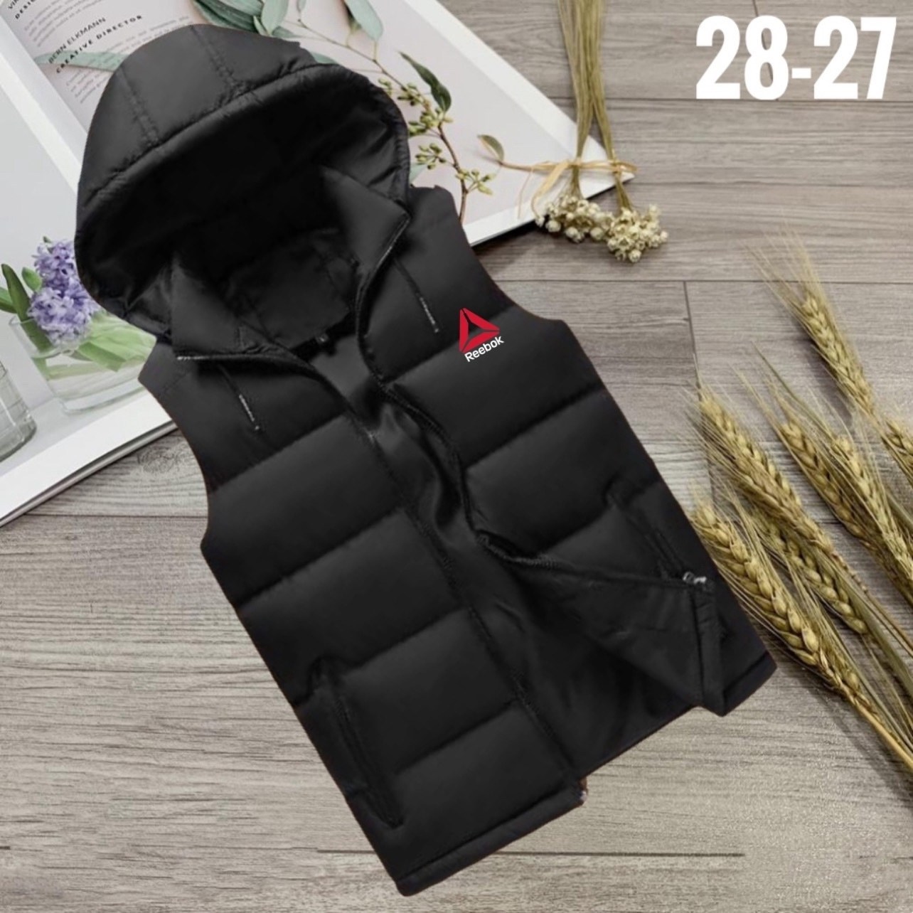 мужской лук с жилеткой пуховой,мужской жилет с капюшоном,безрукавка с капюшоном,жилетка с капюшоном,черный жилетка утепленная