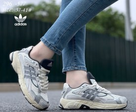 Кроссовки